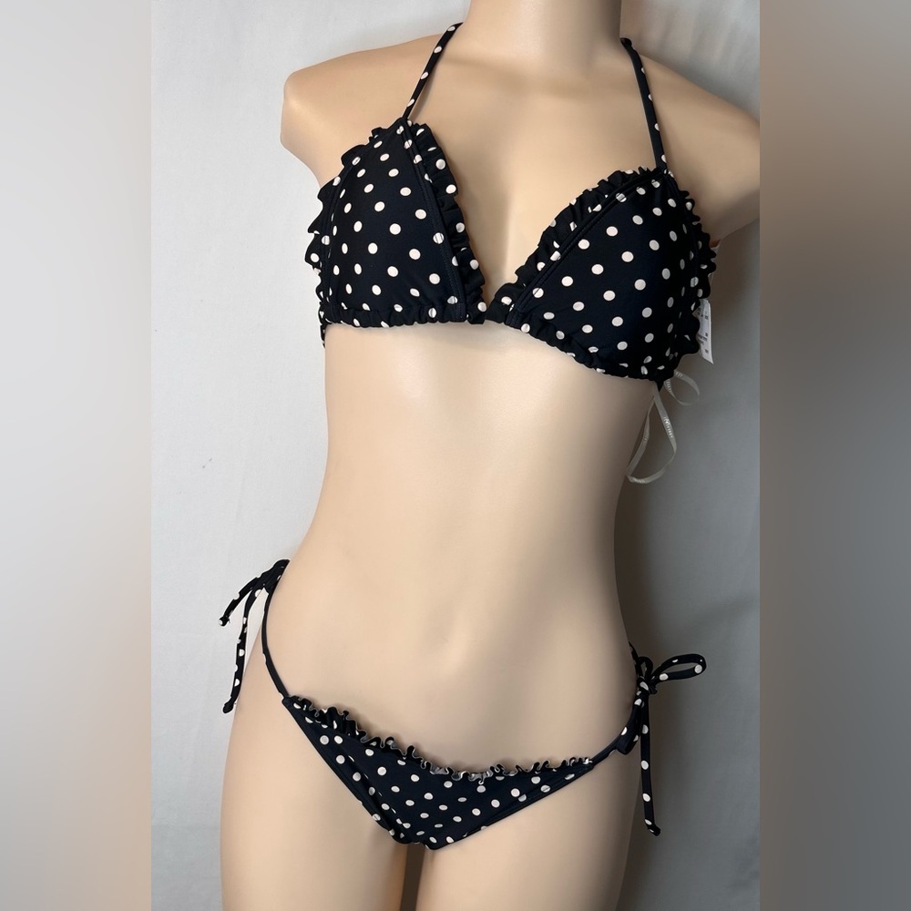 NWT Forever 21 Women’s Swimsuit Bikini Top and Bottom Size L.